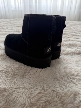 UGG Kids Classic Short Boot - Black Suede